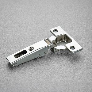 Salice Push Logica 110° D-varsi päätysivu -sarana, erikoissarana push-to-open -toiminnolla moderniin kalustesuunnitteluun.